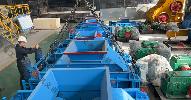 铁矿石对辊制砂机 铁矿石对辊制砂机