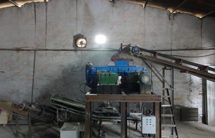 白云石制砂机客户生产现场